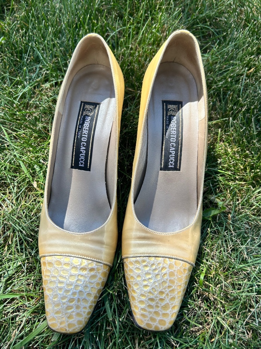 Roberto Capucci Gold Metallic Textured Leather Pumps Heels Italy Sz 9 AA Narrow